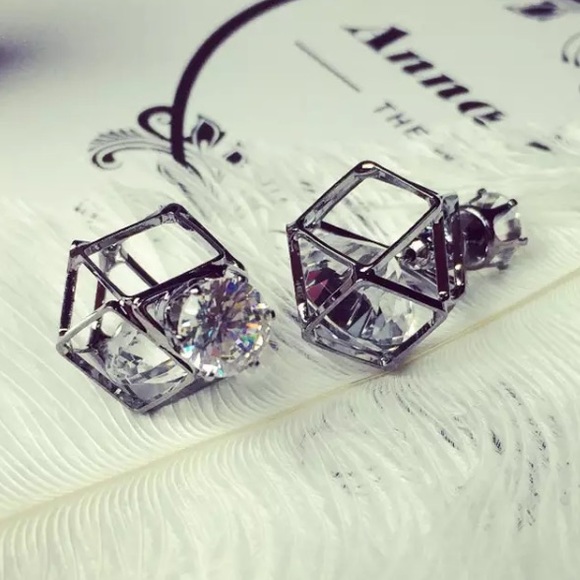 ⚜️[𝟯/$𝟮𝟴]⚜️NEW CZ Gun Metal Double-Sides Earrings - Picture 6 of 10